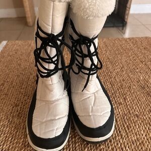 Women's Black and White Winter Boots